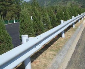 西藏两波护栏板施工案例